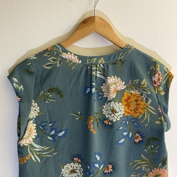 Brand New, Fun 2 fun green floral blouse size extra small - Picture 5 of 6